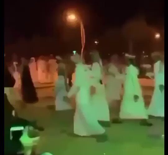 فيديو ضرب بنت في الافلاج كامل خلال احتفال اليوم الوطني السعودي يثير ضجة كبيرة